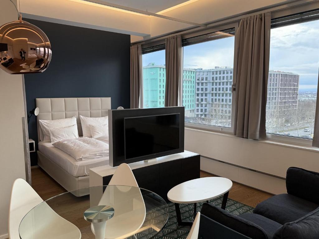 Televízia a/alebo spoločenská miestnosť v ubytovaní Skyline City Loft