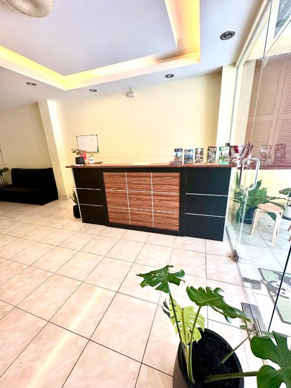 Kuchyň nebo kuchyňský kout v ubytování Tnon Samui Hostel