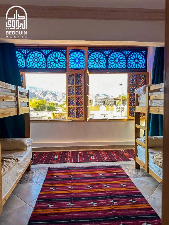 Postel nebo postele na pokoji v ubytování Bedouin Hostel- دار البدوي