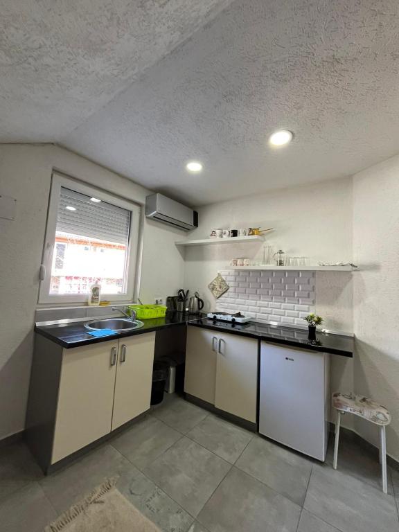 Кухня або міні-кухня у Apartman All seasons