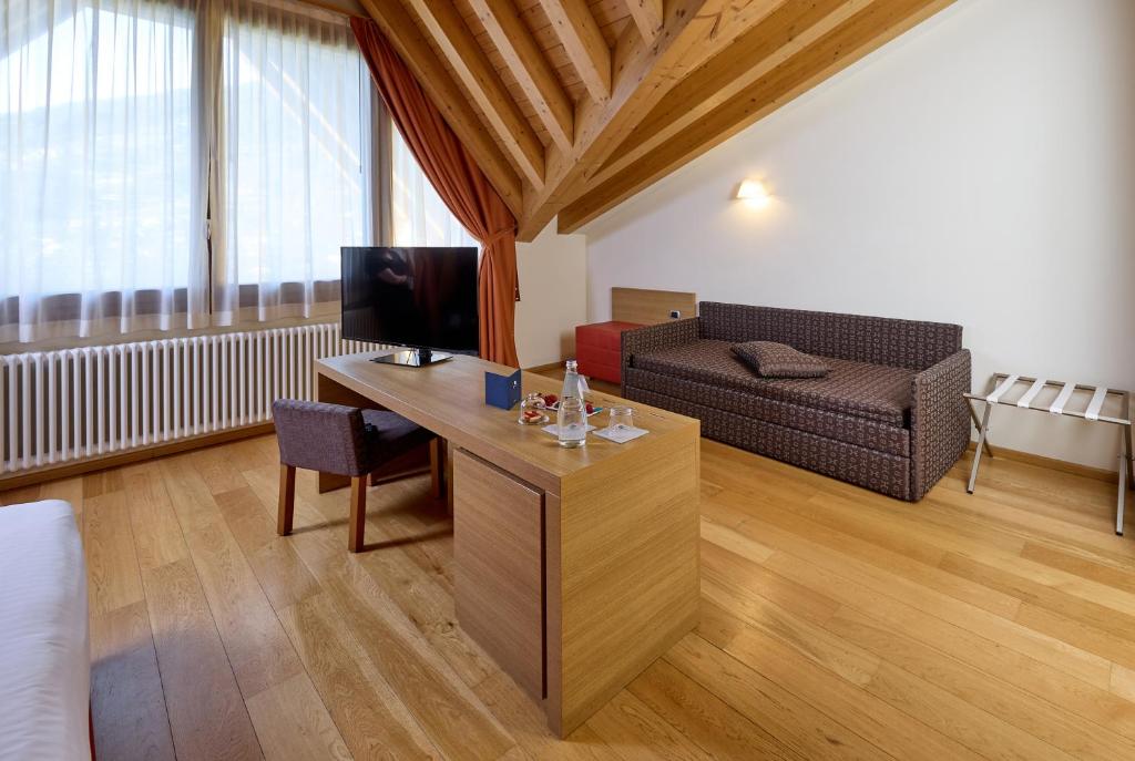 TV a/nebo společenská místnost v ubytování Blu Hotel Acquaseria