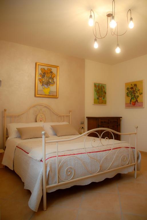 Postel nebo postele na pokoji v ubytování Art Gallery B&B Foresteria