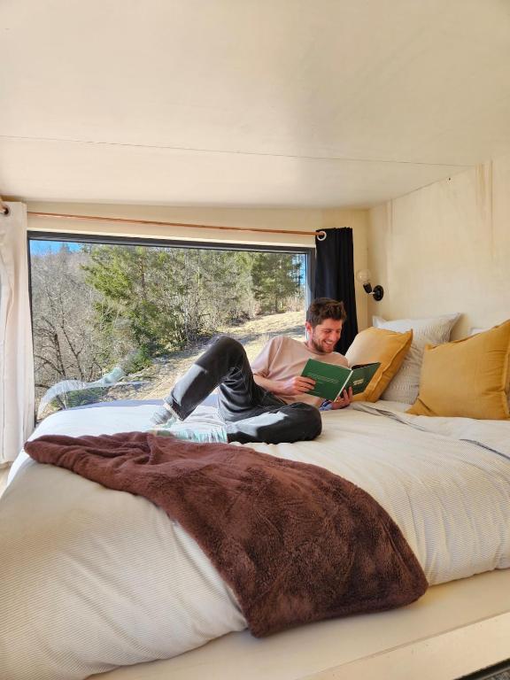 Postel nebo postele na pokoji v ubytování Tiny House dans les montagnes, JURA