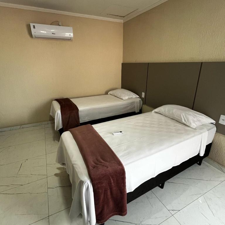 Postel nebo postele na pokoji v ubytování Hotel Aris