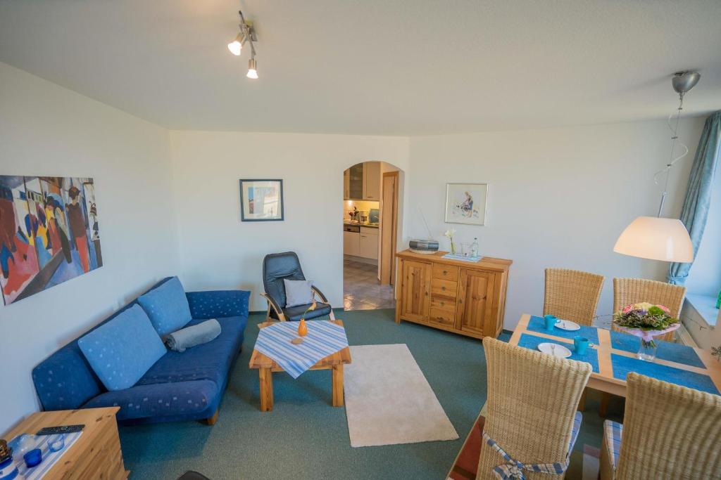 Posezení v ubytování Inselblume 14 - Blaue Ferienwohnung mit Balkon am Südstrand