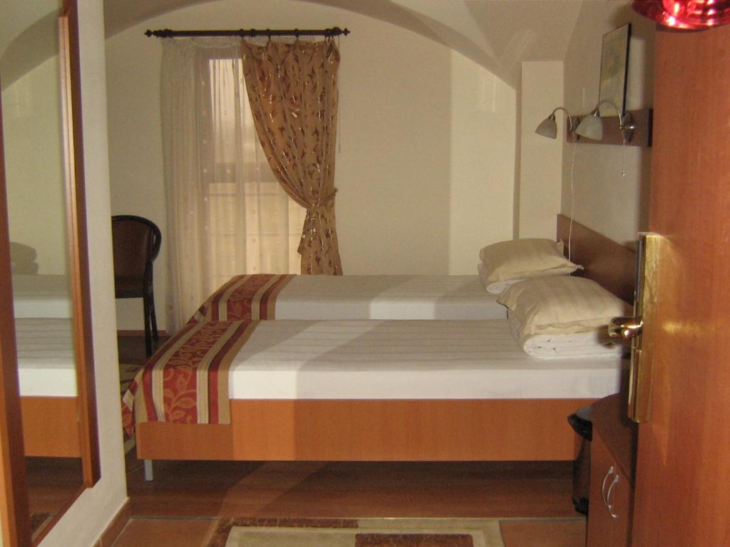 Postel nebo postele na pokoji v ubytování Hotel Transit