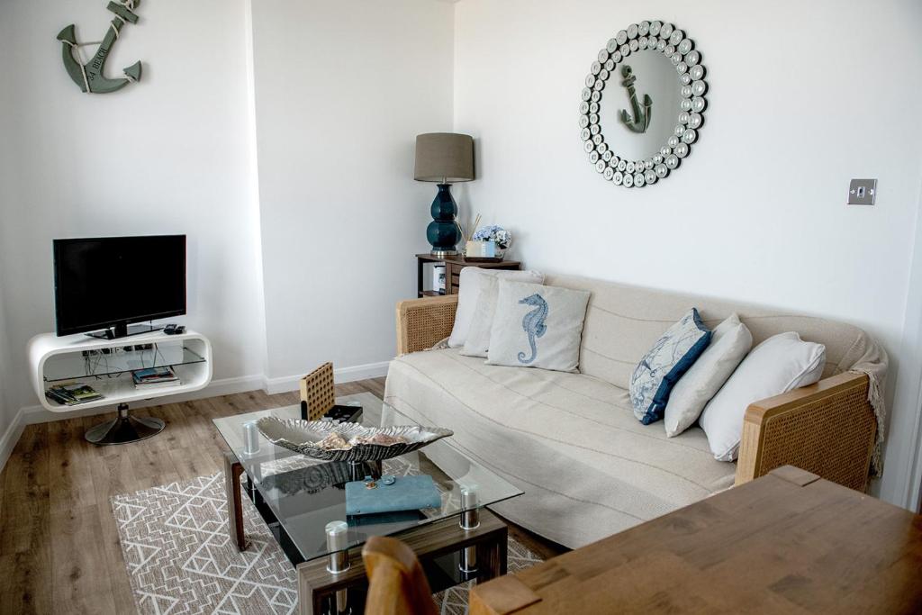 TV a/nebo společenská místnost v ubytování The Pearl Suite by Margate Suites