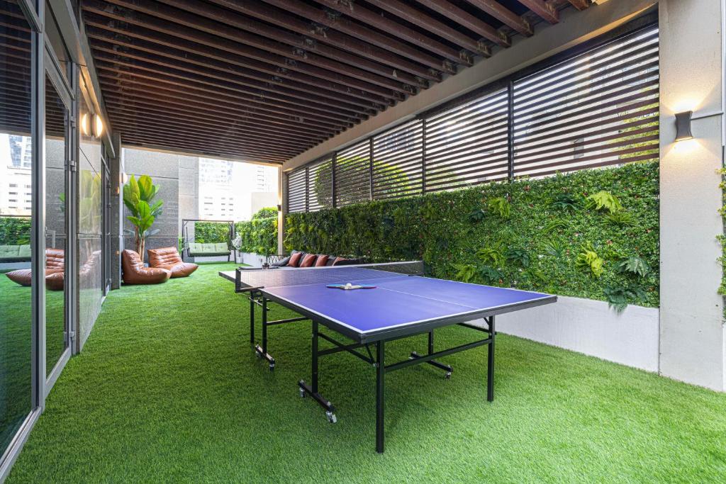 Stolní tenis v ubytování Next'Living - Luxury Private Room in a CoLiving Villa nebo okolí