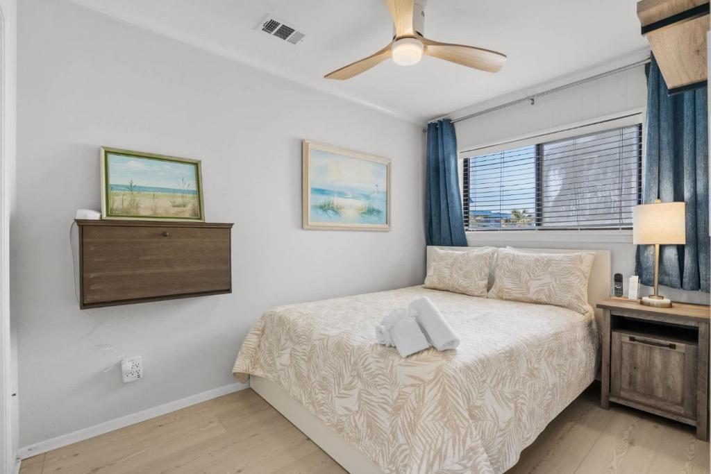 Postel nebo postele na pokoji v ubytování Sea Cabin 118 - Oceanfront
