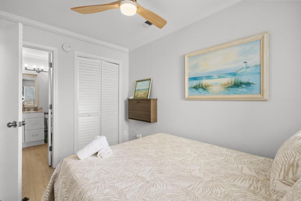 Ein Bett oder Betten in einem Zimmer der Unterkunft Sea Cabin 118 - Oceanfront