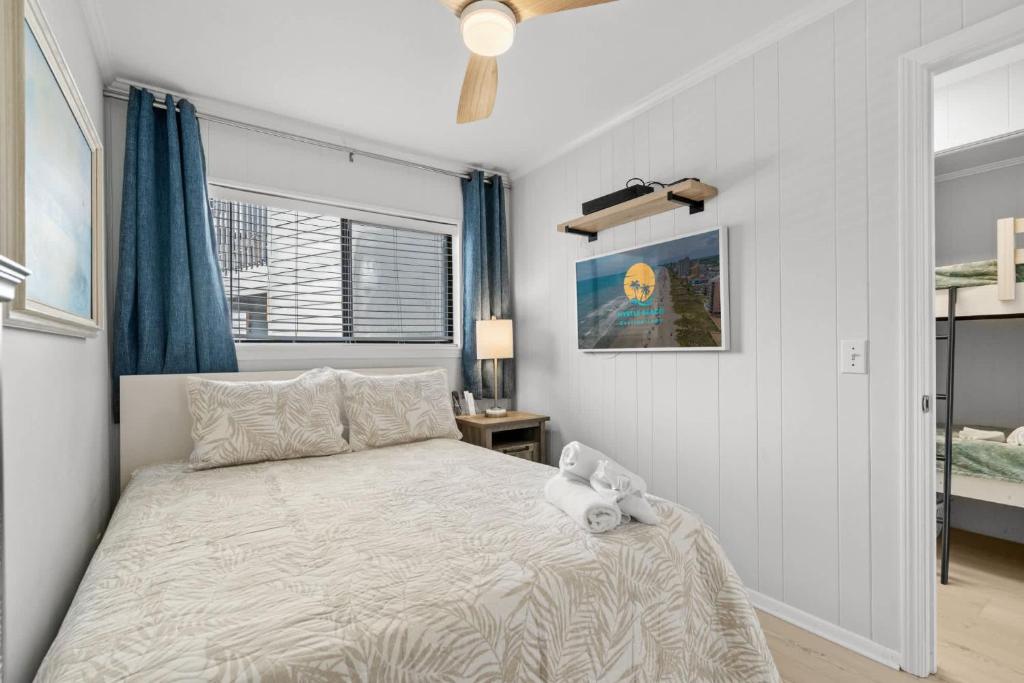 Ein Bett oder Betten in einem Zimmer der Unterkunft Sea Cabin 118 - Oceanfront