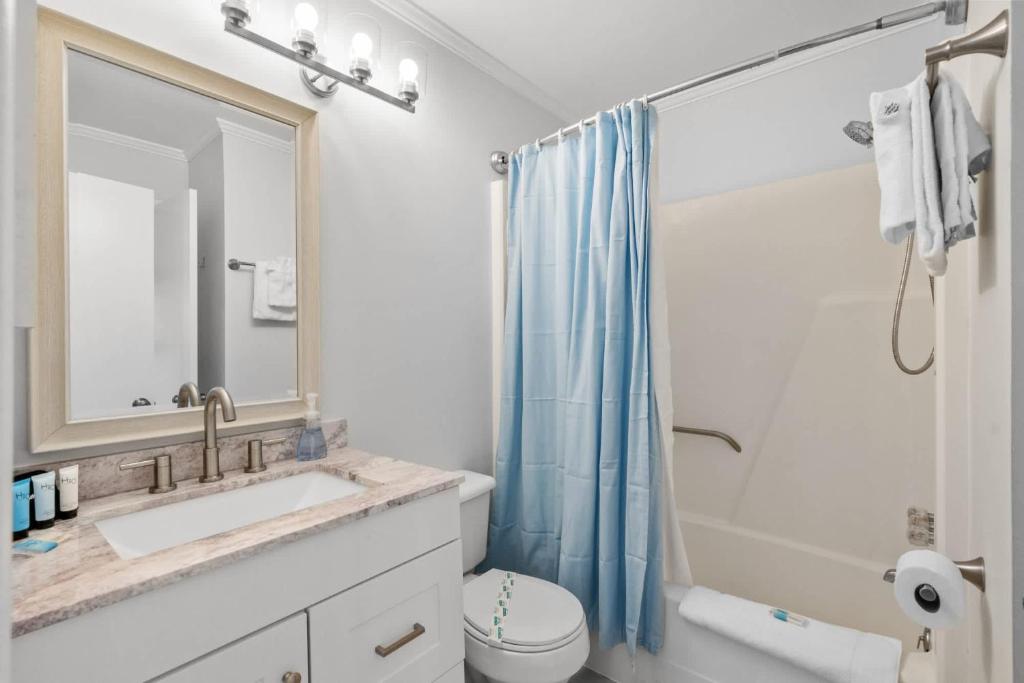 Ein Badezimmer in der Unterkunft Sea Cabin 118 - Oceanfront