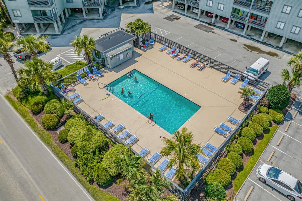Der Swimmingpool an oder in der Nähe von Sea Cabin 118 - Oceanfront
