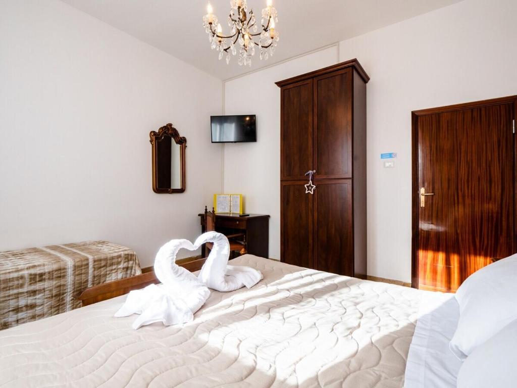 A bed or beds in a room at CASA MAFALDA - Rooms, friends and more - Affittacamere, Guest House