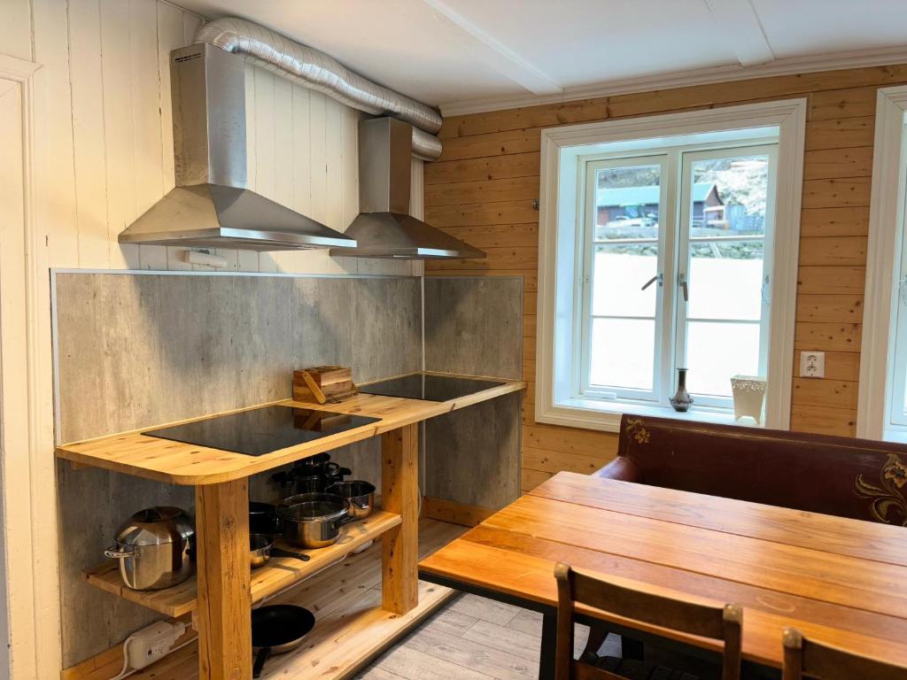 Kuchyň nebo kuchyňský kout v ubytování Brekke Gard Hostel