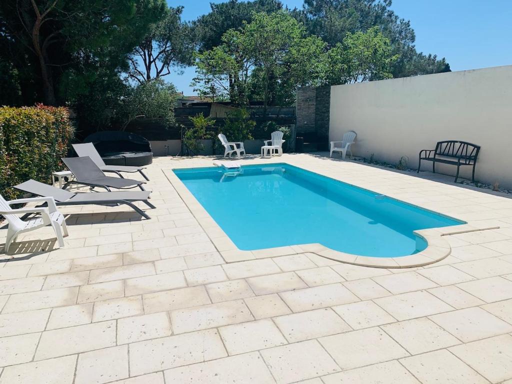 Photo de la galerie de l'établissement Agréable Mas familiale avec piscine, à Salon-de-Provence