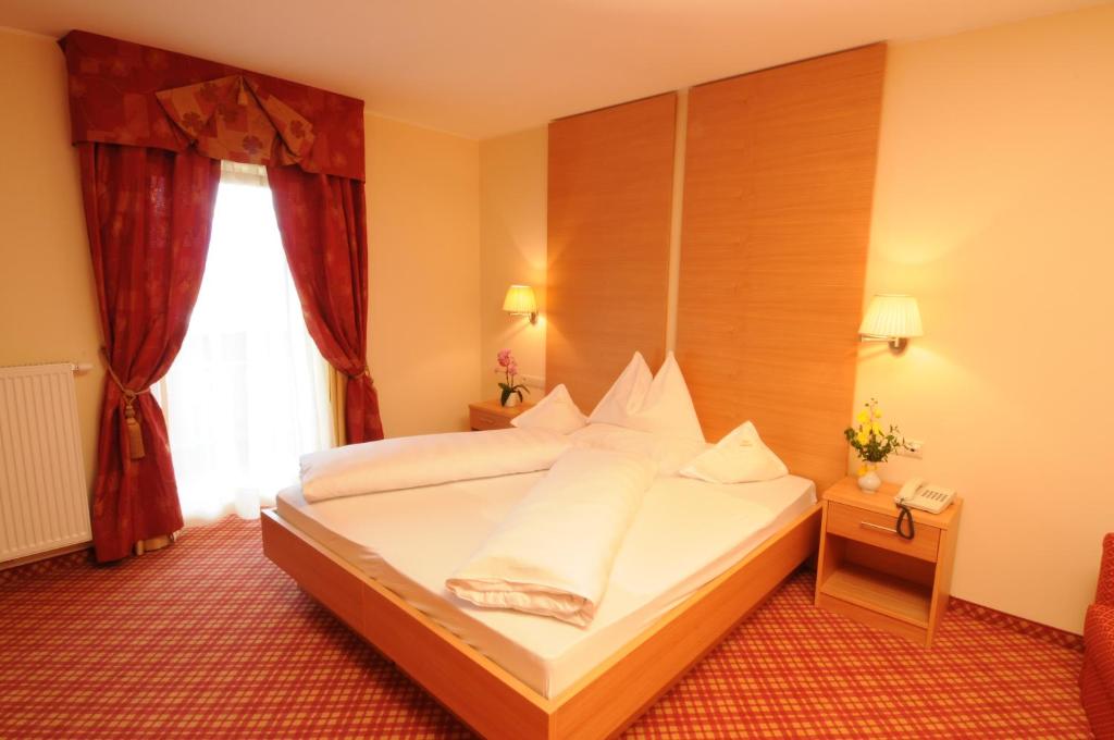 Postel nebo postele na pokoji v ubytování Hotel Stamserhof