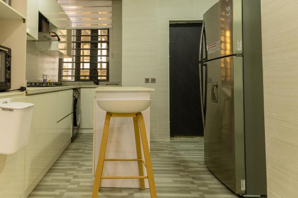 Kitchen o kitchenette sa The Delphine in JWC