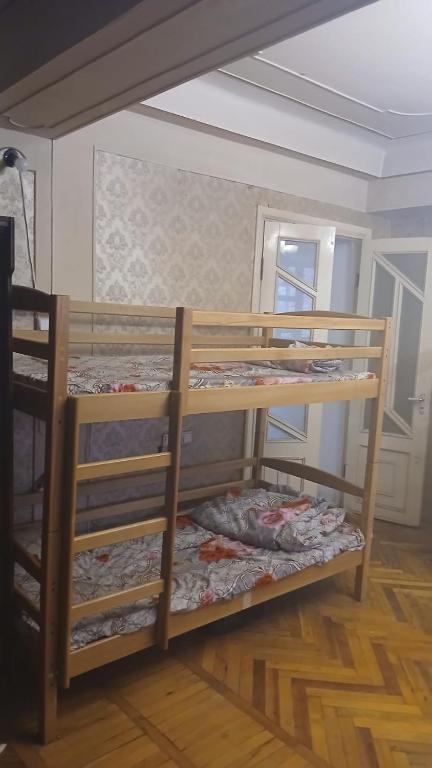 Postel nebo postele na pokoji v ubytování Crown Hostel