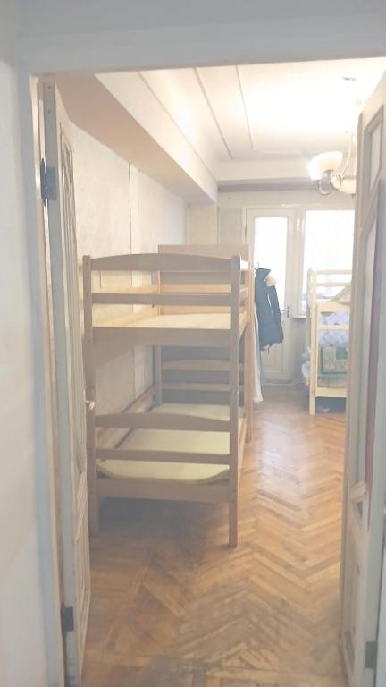 Postel nebo postele na pokoji v ubytování Crown Hostel