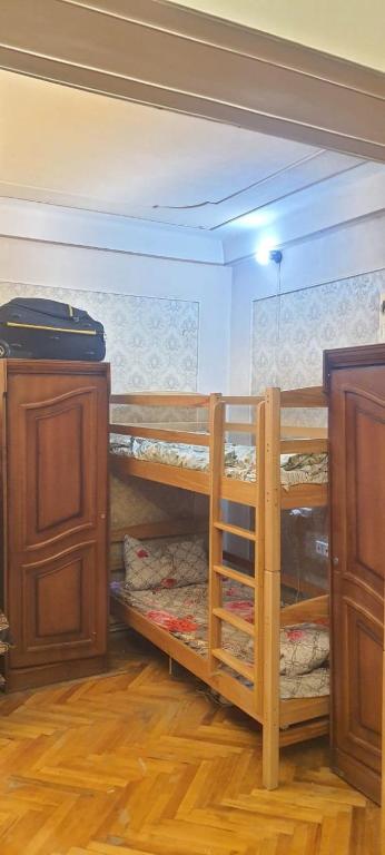 Postel nebo postele na pokoji v ubytování Crown Hostel