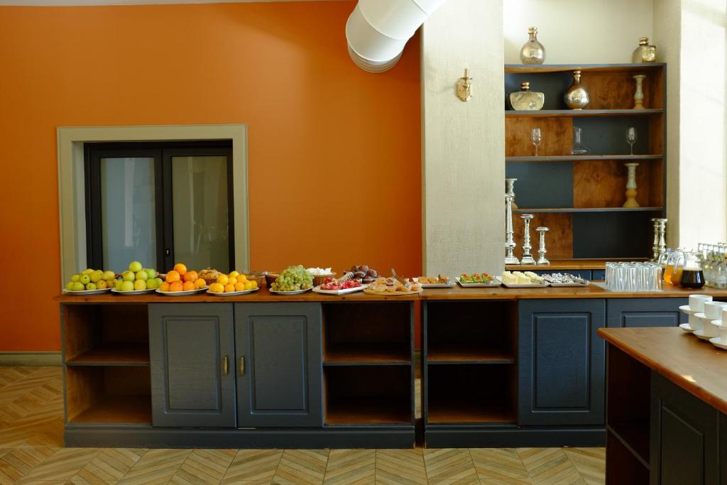 Kuchyň nebo kuchyňský kout v ubytování Apricot Aghveran Resort