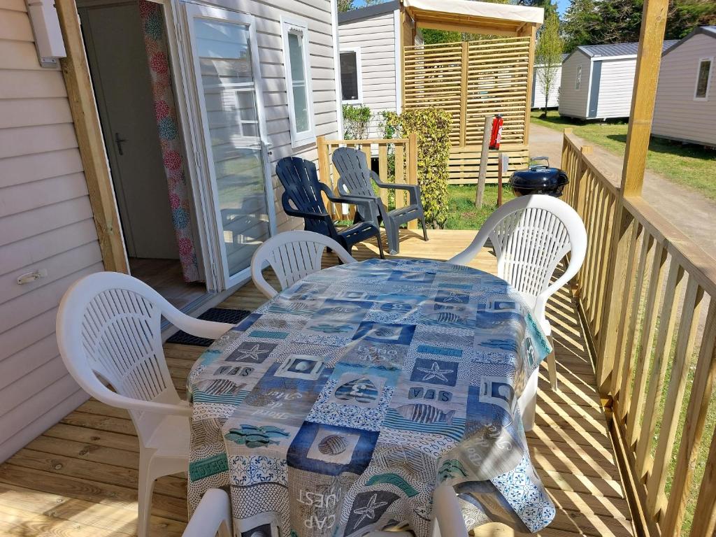Balkón nebo terasa v ubytování CARNAC Mobil-Home Camping 4 étoiles
