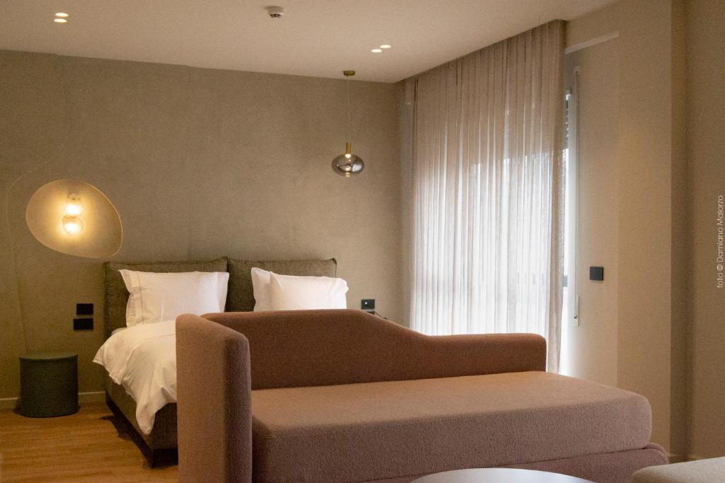 Postel nebo postele na pokoji v ubytování Si Hotel Tirana