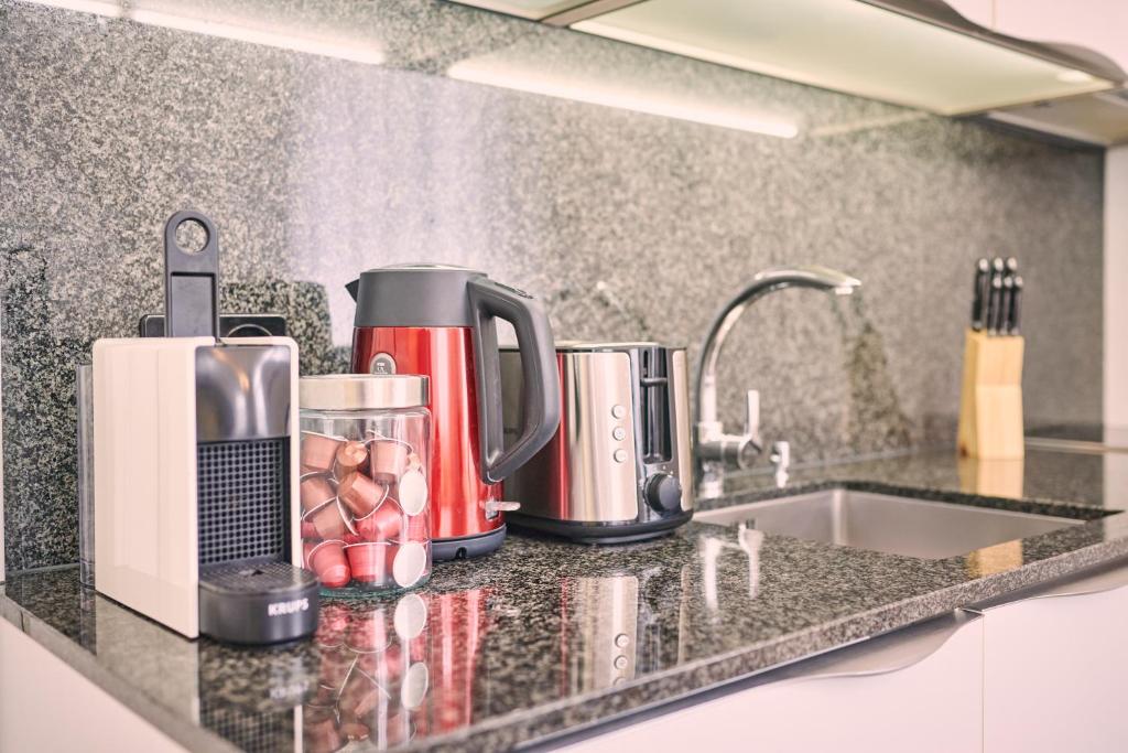 Perfect Location, comfortable & modern - Resim 23