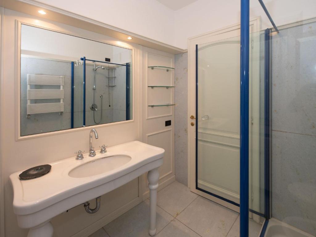 Kúpeľňa v ubytovaní Apartment Punta Borromea by Interhome