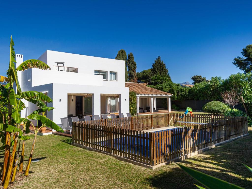 Vonkajšia záhrada v ubytovaní Holiday Home Villa Marina by Interhome