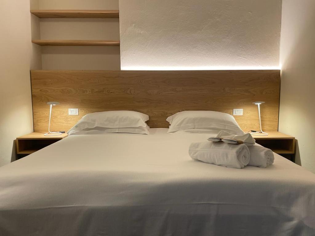 A bed or beds in a room at Hotel Abetaia