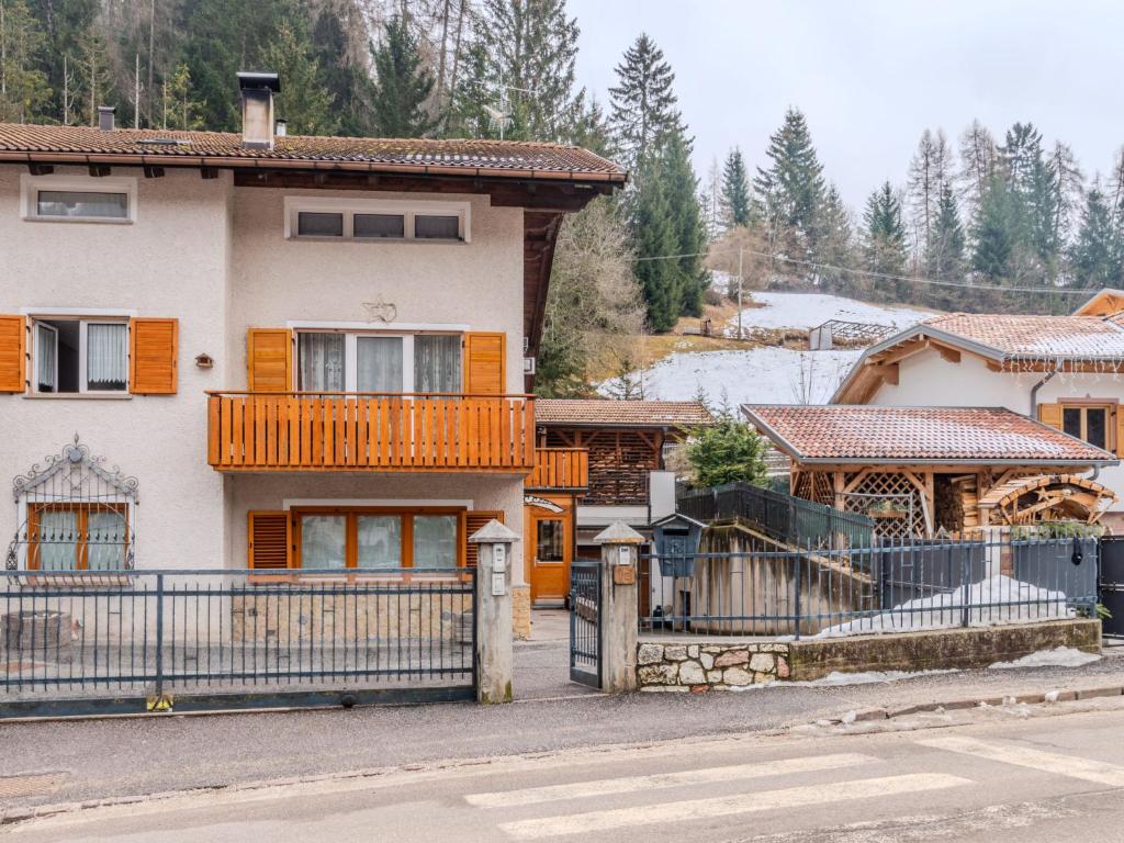 Το κτήριο όπου στεγάζεται  το διαμέρισμα