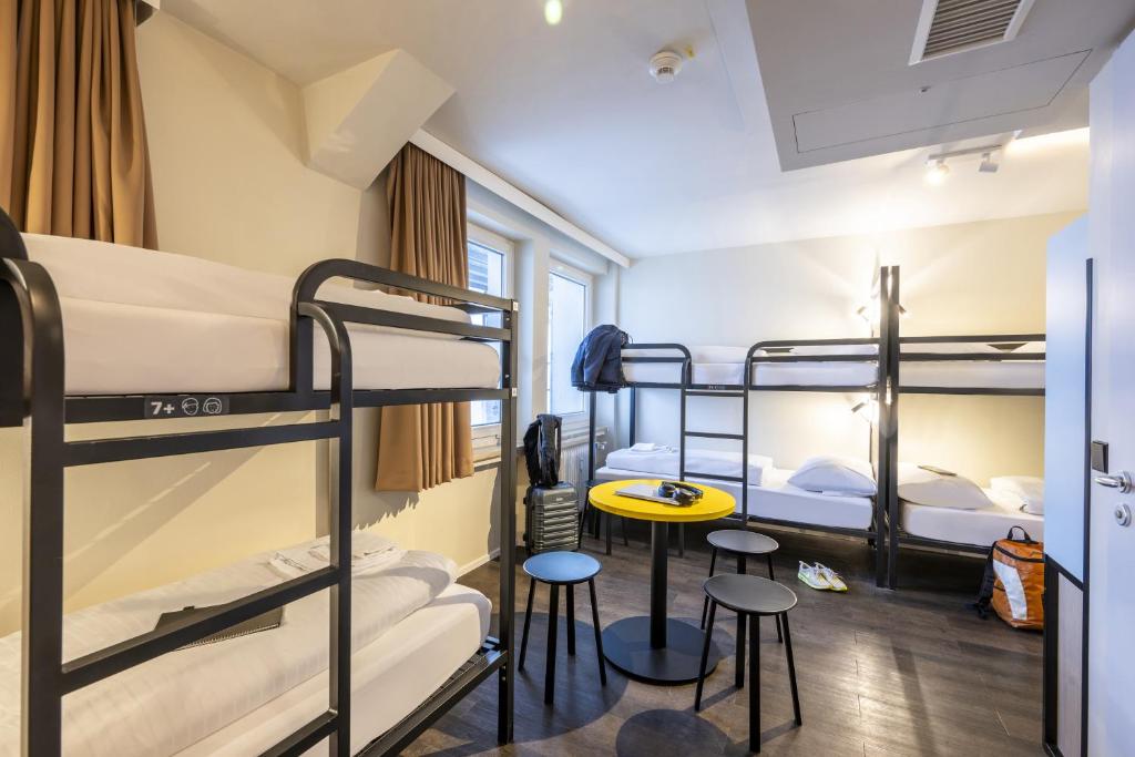 Postel nebo postele na pokoji v ubytování MEININGER Hotel München Zentrum