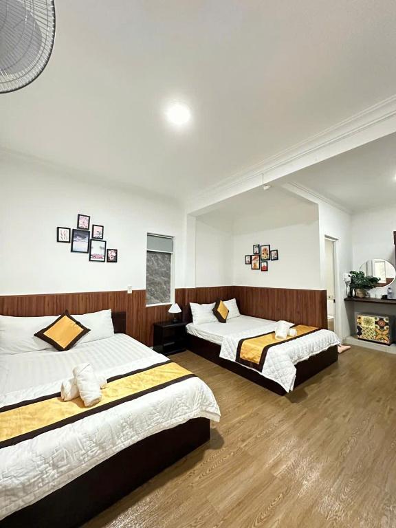 Postel nebo postele na pokoji v ubytování Hotel Đông Nhi