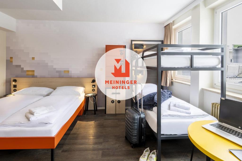 Postel nebo postele na pokoji v ubytování MEININGER Hotel München Zentrum