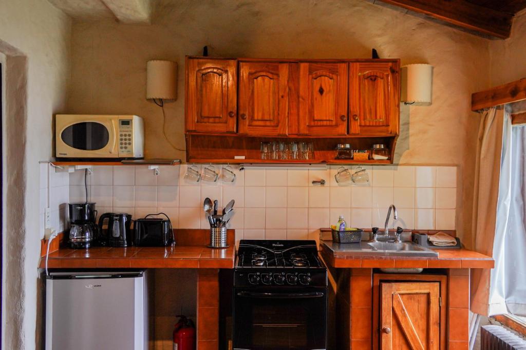Kuchyň nebo kuchyňský kout v ubytování La Caleta Bungalows