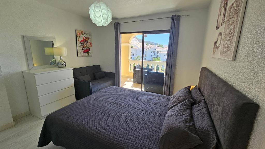 Кровать или кровати в номере Los Cristianos Heated Pool Sea View AC