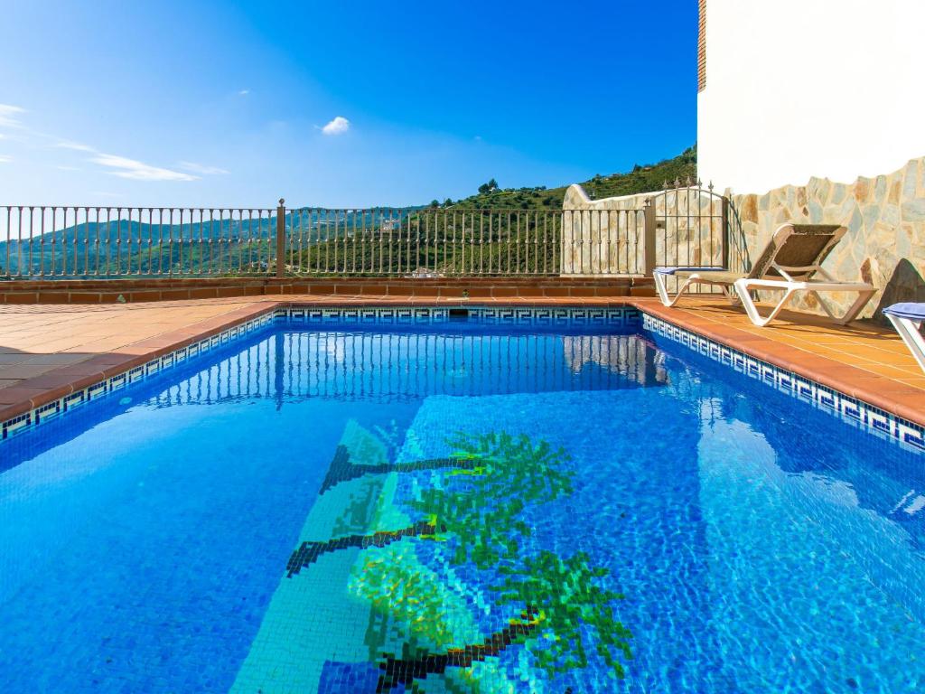 Bazén v ubytovaní Holiday Home Tres Palmeras by Interhome alebo v jeho blízkosti
