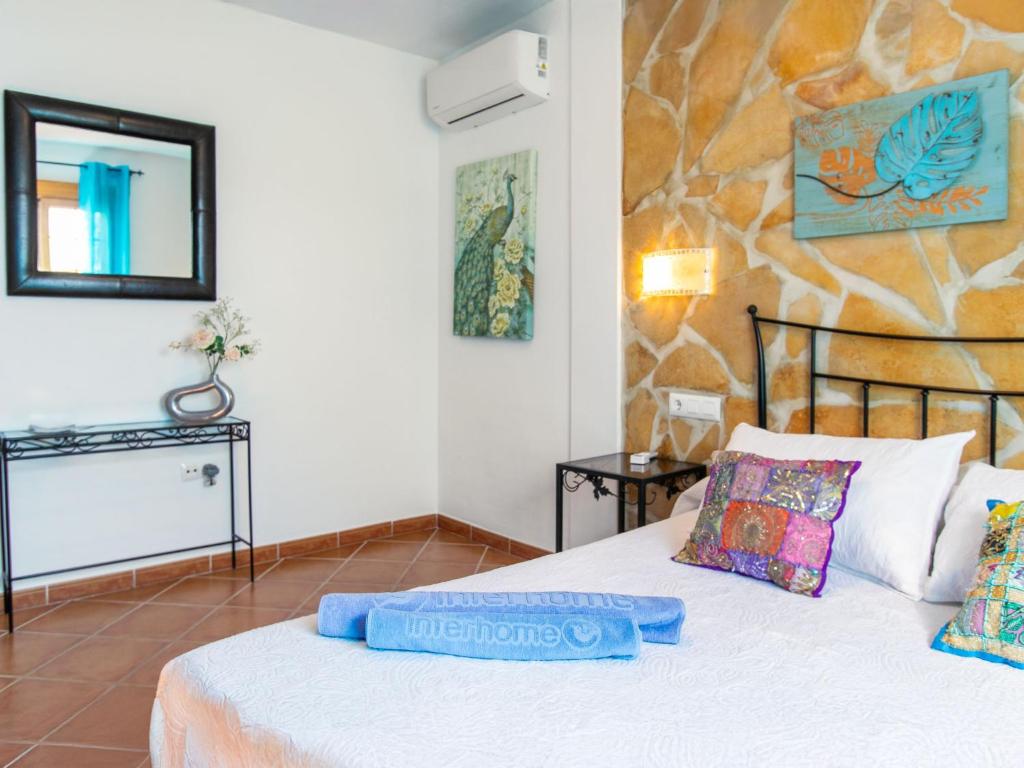 Posteľ alebo postele v izbe v ubytovaní Holiday Home Tres Palmeras by Interhome