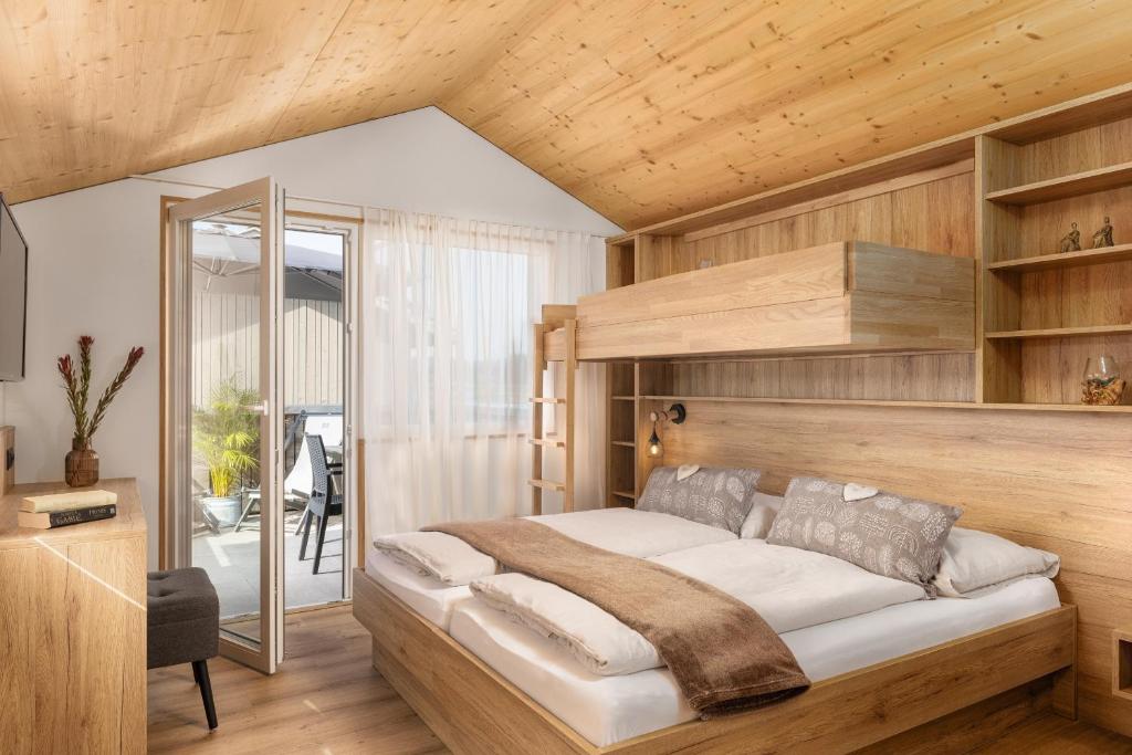 Postel nebo postele na pokoji v ubytování Ländleapartments