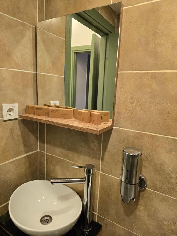 Ванная комната в Rafinn Hotel