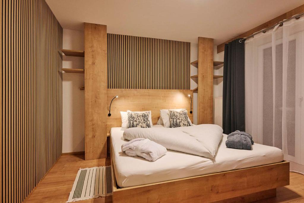 Postel nebo postele na pokoji v ubytování Haus Flexen rooms & apartments