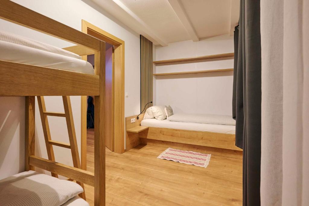 Postel nebo postele na pokoji v ubytování Haus Flexen rooms & apartments