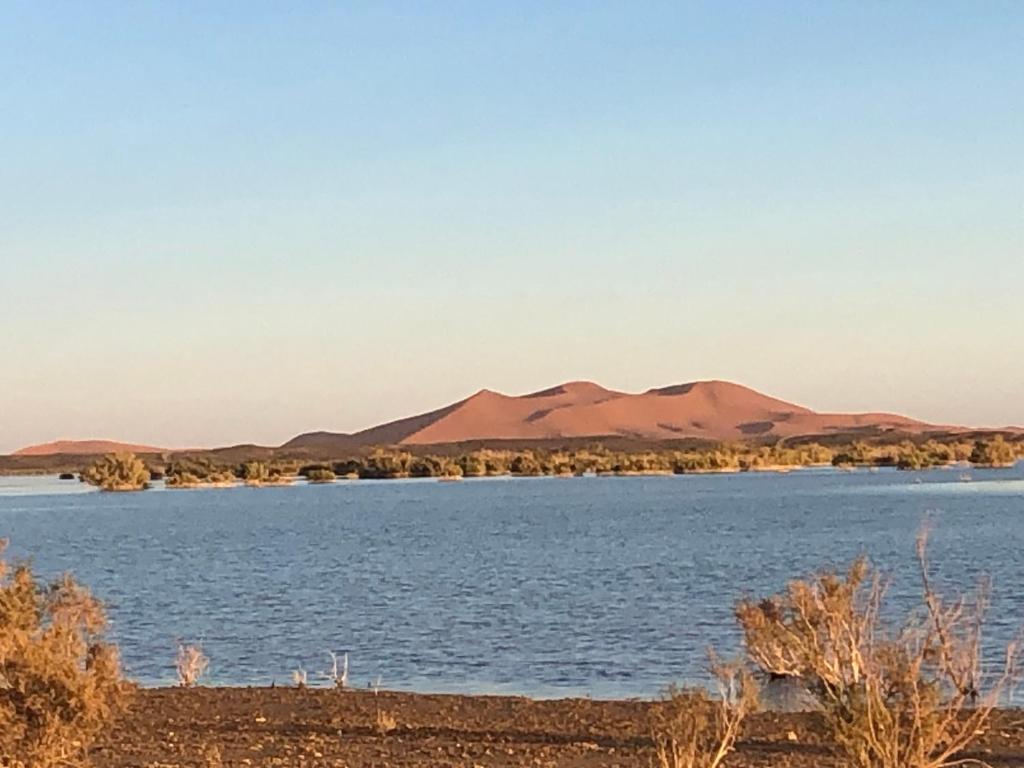 Paysage naturel près de la tente de luxe