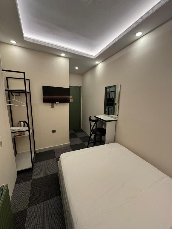 Телевизор и/или развлекательный центр в Rafinn Hotel