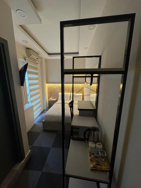 Кровать или кровати в номере Rafinn Hotel