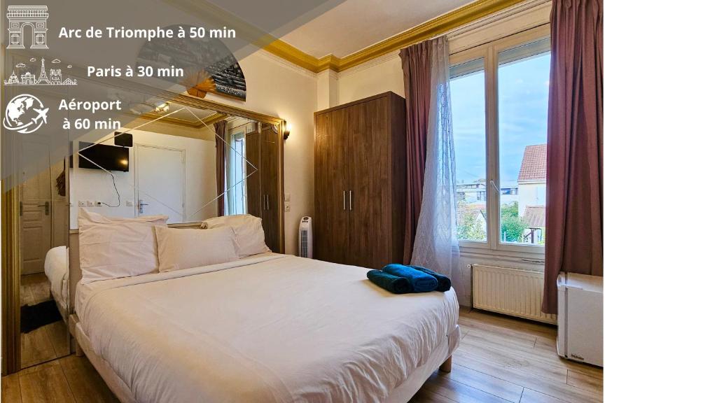 une chambre avec un grand lit avec une grande fenêtre dans l'établissement Chambre style hôtelière dans logement partagé, La Queen Paris, Stade de France, à Épinay-sur-Seine