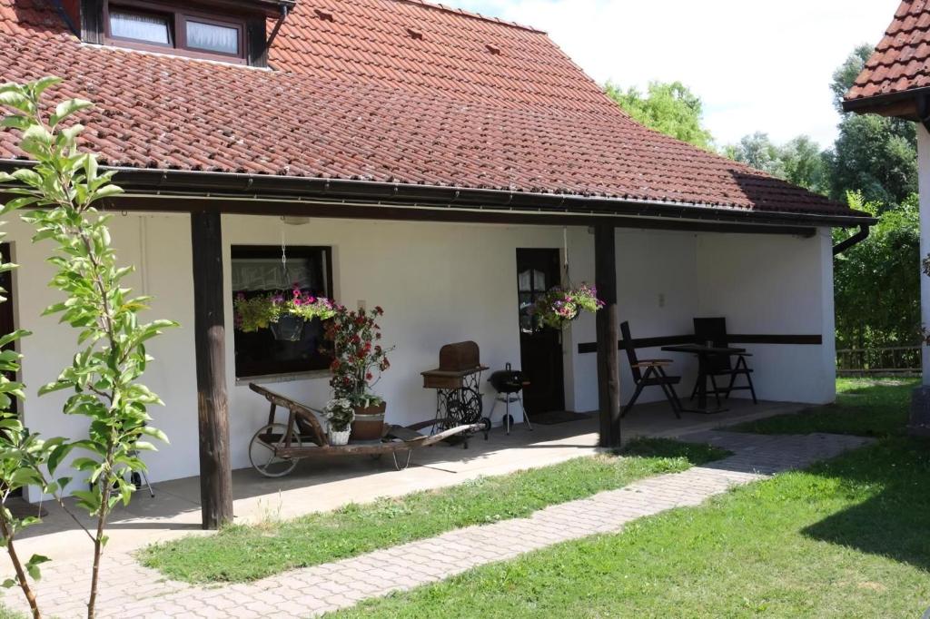 Taman di luar Appartement In Lütow Mit Grill