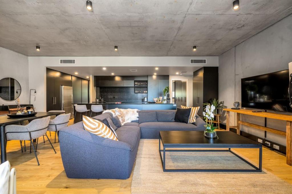 Posezení v ubytování Onyx Apt Onsite EV 5mins to Foreshore - Hosted by Canstay